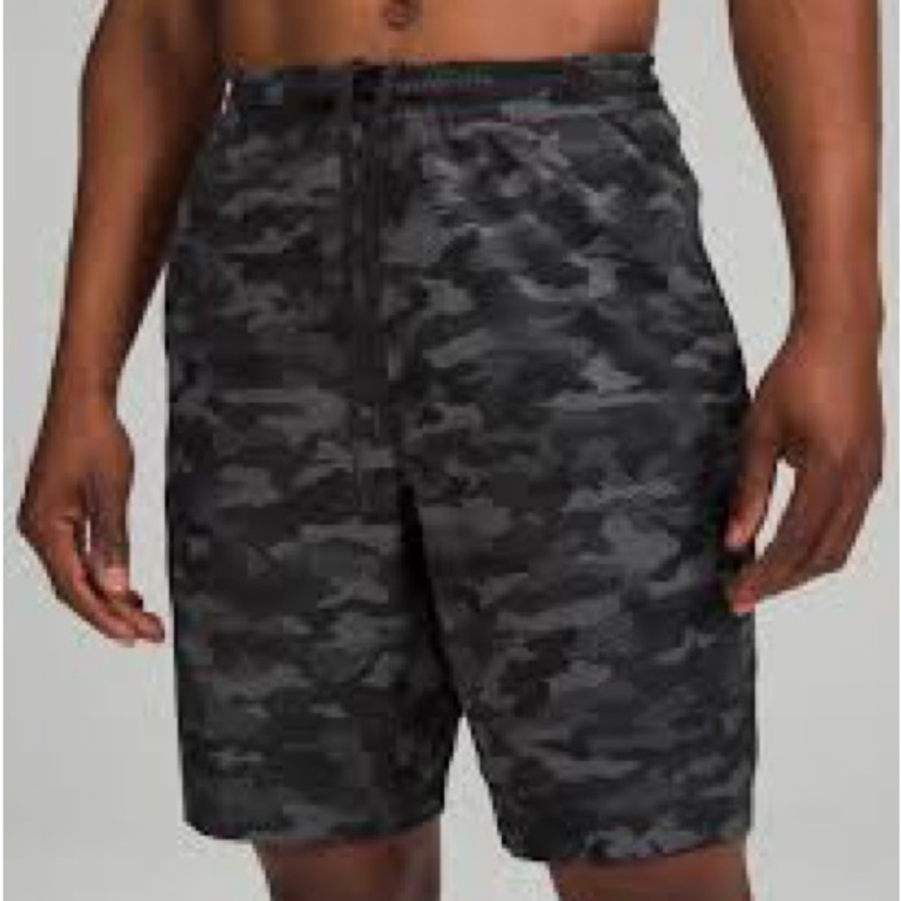 Lululemon like new lined camo pace breaker 9’